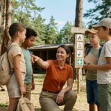 Przewodnik: Bezpieczne kolonie dla dzieci 2026